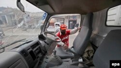 پخوانی تصویر: په پېښور کې پر فرنټیر کانسټیبلري د چاودنې ژوبل یو ګاډی. ۲۲م نومبر ۲۰۱۶