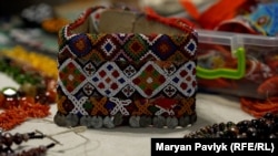 Силянка в головному уборі