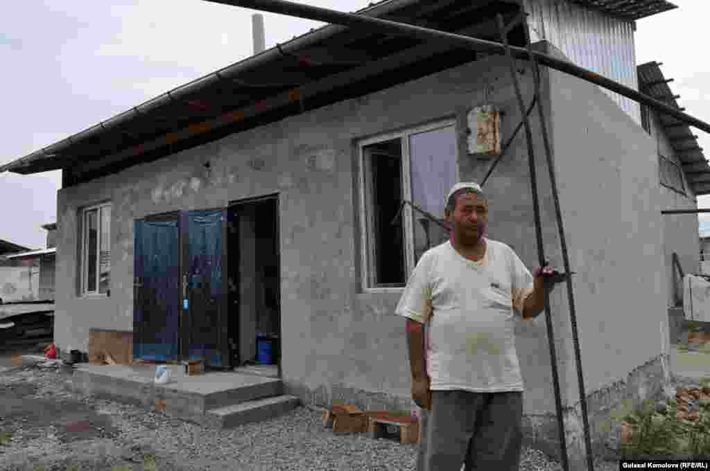 Тешиктошлик оралиқ уйи ёнида ёз ўтиб кетаётганидан ҳавотирда.