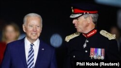  Joe Biden pe aeroportul Cornwall, Marea Britanie, 9 iunie 2021