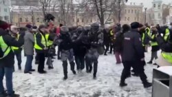Policia ndalon protestuesit në Moskë