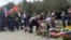 Прибуття байкерів на Ольшанське кладовище в Празі, де розташований меморіал радянським солдатам, неодноразово супроводжувалося протестами