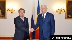 Ambasadoruyl Rusiei, Valeri Kuzmin la o primire de către Teodor Meleșcanu