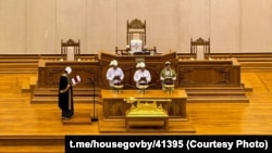 Лідер військової хунти Мін Аун Хлаїнг складає президентську присягу