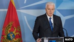 Kryeministri i Malit të Zi, Dusko Markovic  në konferencën për media në selinë e NATO-s në Bruksel, më 26 janar, 2017