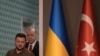 Recep Tayyip Erdoğan török és Volodimir Zelenszkij ukrán elnök július 7-én Isztambulban. Mindkettőre fontos szerep vár a vilniusi NATO-csúcson. Fotó: Ozan Kose / AFP