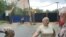 Жильцам домов на улице маршала Бирюзова остается лишь разводить руками: стройка идет полным ходои