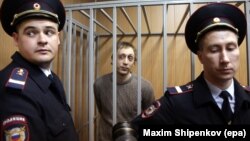 Bolshoi Ballet dancer Pavel Dmitrichenko is seen in the defendant's cage during a court hearing in Moscow on October 22.