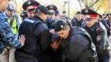 Kazakhstan - Kazakh police detain protestors in Almaty, southeastern Kazakhstan, on October 26, 2019. - More than two dozen people were detained in Kazakhstan's main cities after a banned opposition group called for a protest against the government and Ch