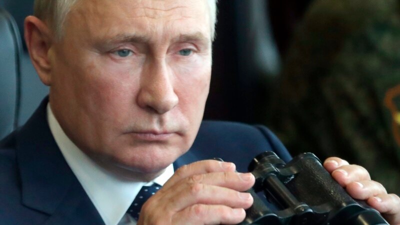 Русия президенты Владимир Путин үзизоляциягә киткән