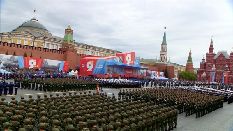 На Красній площі в Москві пройшов парад: без військової техніки, за участі військових із КНДР