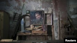 Партрэт Кастра ў дзяржаўнай майстэрні ў Гаване, 18 красавіка 2016 году.