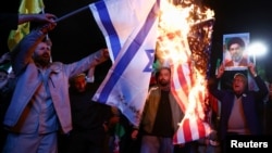 Oamenii se adună la Teheran după ce a fost anunțată o încetare a focului de două săptămâni în războiul din Iran. 8 aprilie 2026.