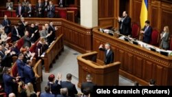 NATO-nyň baş sekretary Jens Stoltenberg ukrain kanun çykaryjylary bilen duşuşýar. 31-nji oktýabr, 2019.