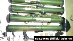 Частина вилученої у зловмисників зброї, фото Національної поліції України