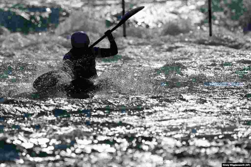 Tokyo Olympics Canoe Slalom -- Viktoriia Us of Ukraine competes in the Women&#39;s K1 of the Canoe Slalom at the 2020 Summer Olympics, Tuesday, July 27, 2021, in Tokyo, Japan. (AP Photo/Kirsty Wigglesworth) 