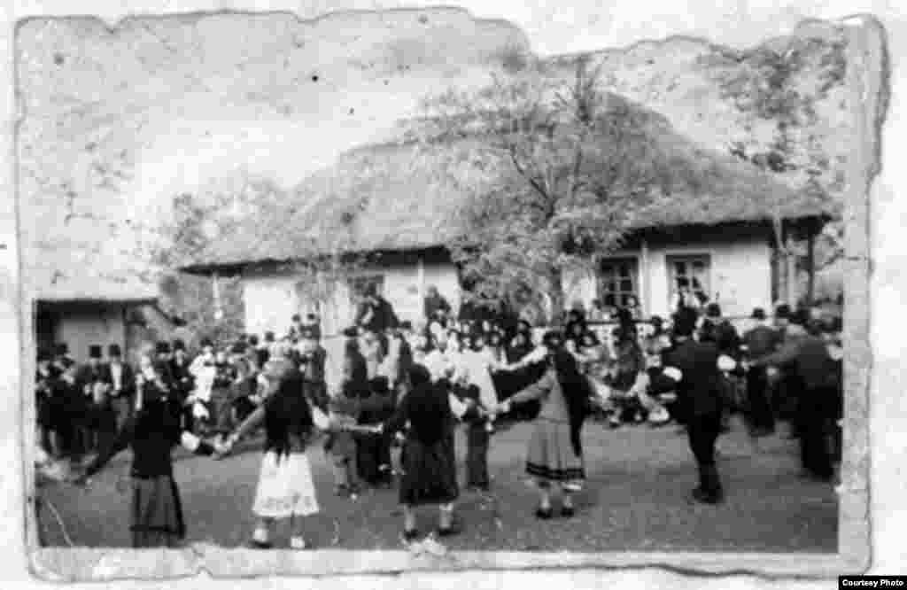 Moldoveni deportați de sovietici în 1941 - Din albumul Elenei Șișcan