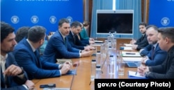 Negocieri la Guvern între viceprim-ministrul Tánczos Barna și primarii din București, pe 28 ianuarie 2026.