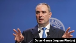 Ministrul Finanțelor, Alexandru Nazare, la o conferință de presă din 13 august.