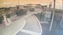 Russian Tanks, Military Vehicles Roll Through Crimean Checkpoint