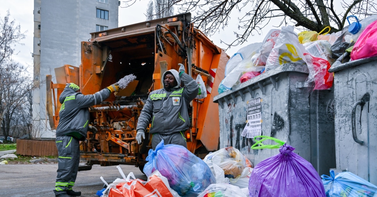 Процедурите за събирането на боклука в части от София ще