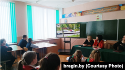 Адна з «дыялёгавых пляцовак», якія ідэолягі Брагінскага раёну Гомельскай вобласьці праводзяць у школах раёну для барацьбы з «экстрэмізмам».