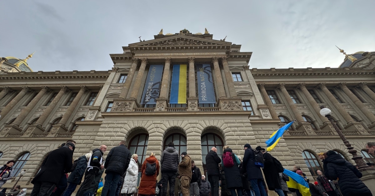 Активісти вивісили український прапор у Національному музеї Чехії