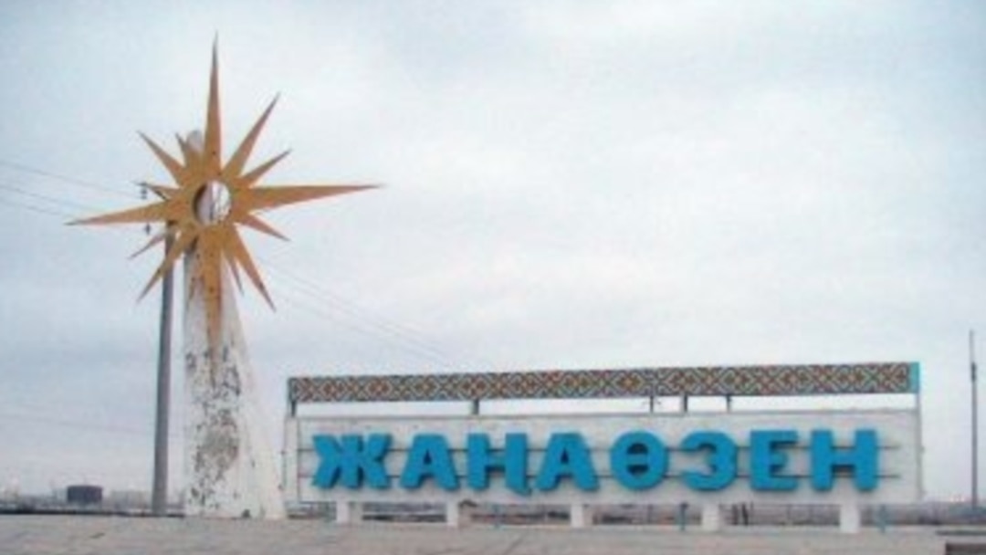 Бранди Лав өзінің дос қызын трахает