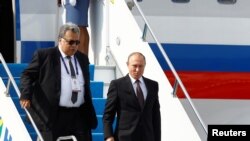 Vladimir Putin na aerodromu Ataturk u Istanbulu, 10. oktobra 2016.