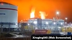 Požar u ruskoj luci Ust Luga na Baltičkom moru posle ukrajinskog napada. Skrinšot snimka s društvenih mreža.