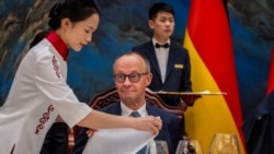 Канцлер Німеччини Фрідріх Мерц обідає у Великому залі народних зборів у Пекіні, Китай, 25 лютого 2026 року