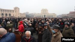 Armenia -- Opposition supporters rally at Yerevan's Republic Square to demand Prime Minister Nikol Pashinian's resignation, December 22, 2020.