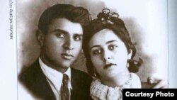 M.Müşfiq xanımı ilə.