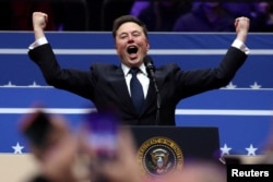 Гендиректор Tesla та власник X Ілон Маск на сцені, готуючись виступити в день інавгурації Дональда Трампа на другий президентський термін у Вашингтоні, США, 20 січня 2025 року