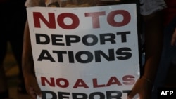 Protest împotriva deportărilor la Dallas, Texas, pe 21 septembrie 2026. 