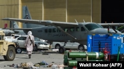 "Talybanyň" söweşijisi Kabulyň awroportunda, 31-nji awgust, 2021