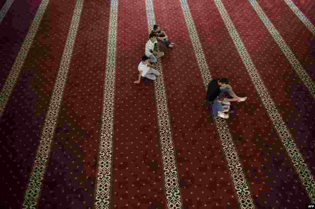 Muslims arrive for prayers at the newly constructed Bajram Pasha Isa Beg Mosque in the Kosovo town of Mitrovica on July 7,during the holy fasting month of Ramadan. (AFP/Armend Nimani)