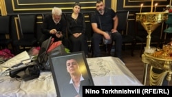 დაურ ბუავას დედა და მამობილი (მარჯვნივ), პირველი სექტემბერი, 2026 წელი