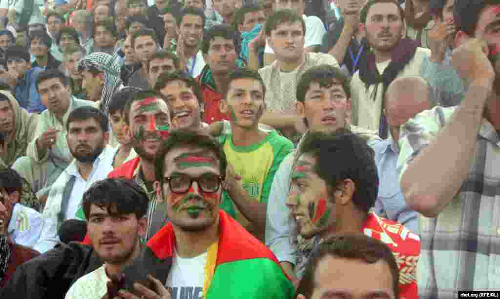 کابل لوبغالی: د پاکستان افغانستان لوبې نندارچیان