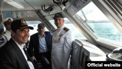 Türkmenistanyň prezidenti Gurbanguly Berdimuhamedow we Türkiýäniň prezidenti Abdullah Gül, Türkiýe, 9-njy awgust.