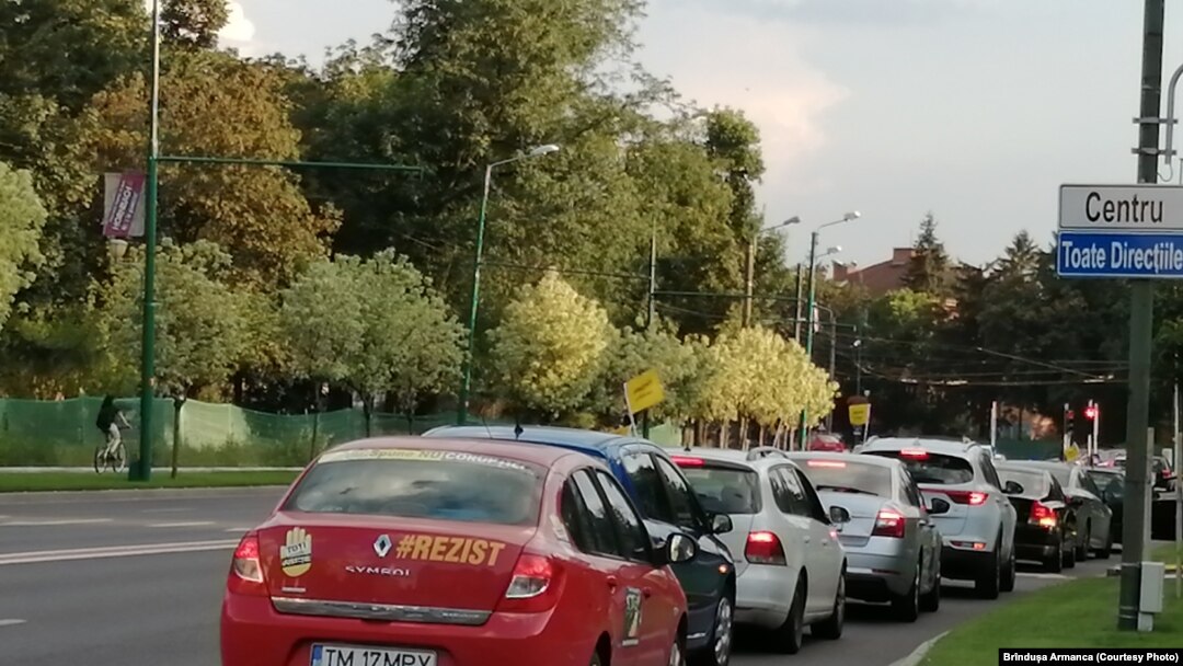 O coloană de mașini a defilat prin Timișoara în semn de protest față de modul în care a fost lucrat de către DIICOT dosarul 10 august