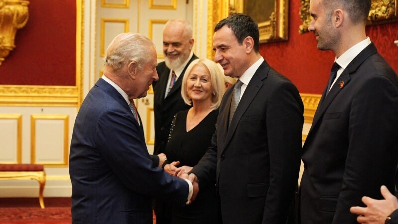 Kurti shpreh gatishmëri që Kosova t’i strehojë azilkërkuesit e refuzuar nga Britania