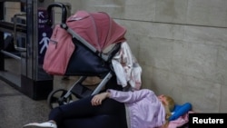 Частина киян уже перебувають у метро з огляду на небезпеку ракетного удару, ілюстративне фото