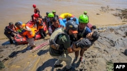 مرستندویه کارکوونکو ته د مرستو په رسولو کې ستونزې دي.
