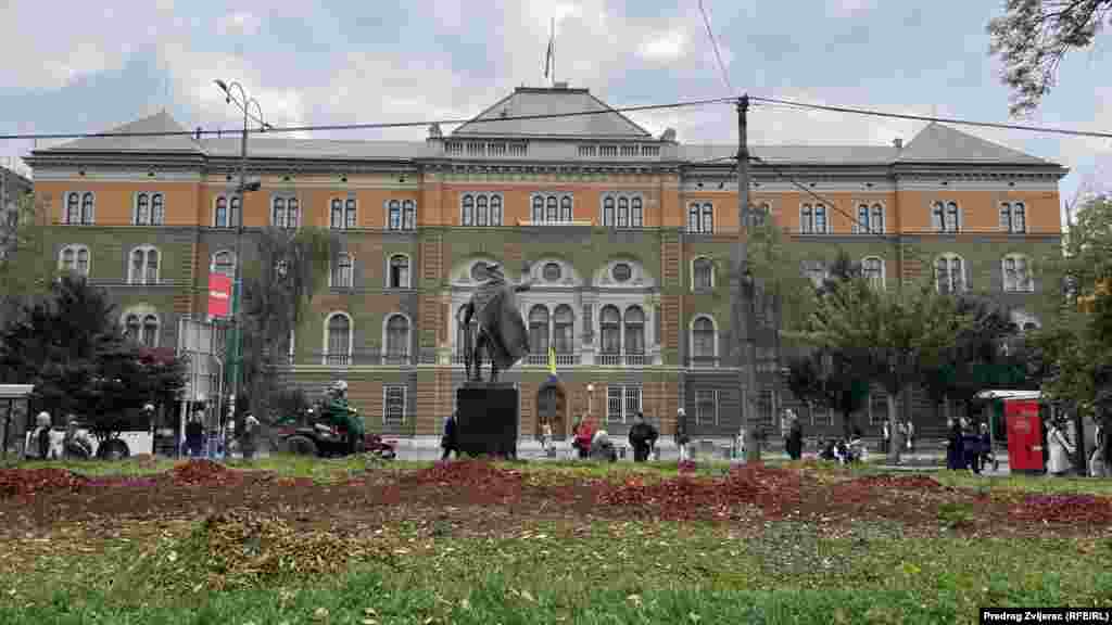 Zastave na zgradi Predsjedništva BiH na pola koplja.