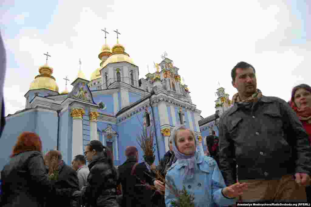 Святкування Вербної неділі біля Михайлівського Золотоверхого