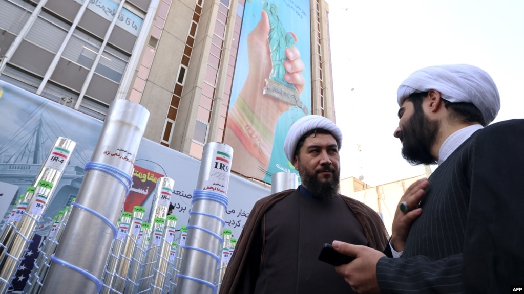 ماکت‌هایی از سانتریفیوژهای مربوط به غنی‌سازی اورانیوم