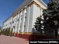 Мурдагы өкмөт үйүнүн имаратынын сырты оңдолгондон кийин