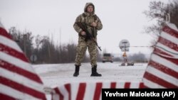 Український прикордонник у селищі Мілове, 2 грудня 2018 року