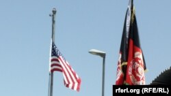 აშშ-ის და ავღანეთის დროშები